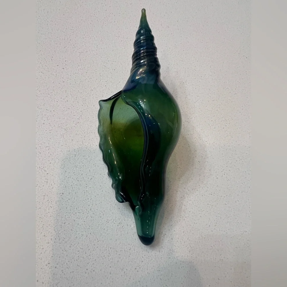 Hand Blown Art Glass Green Iridescent‎ Seashell Conch Sculpture 6.5”